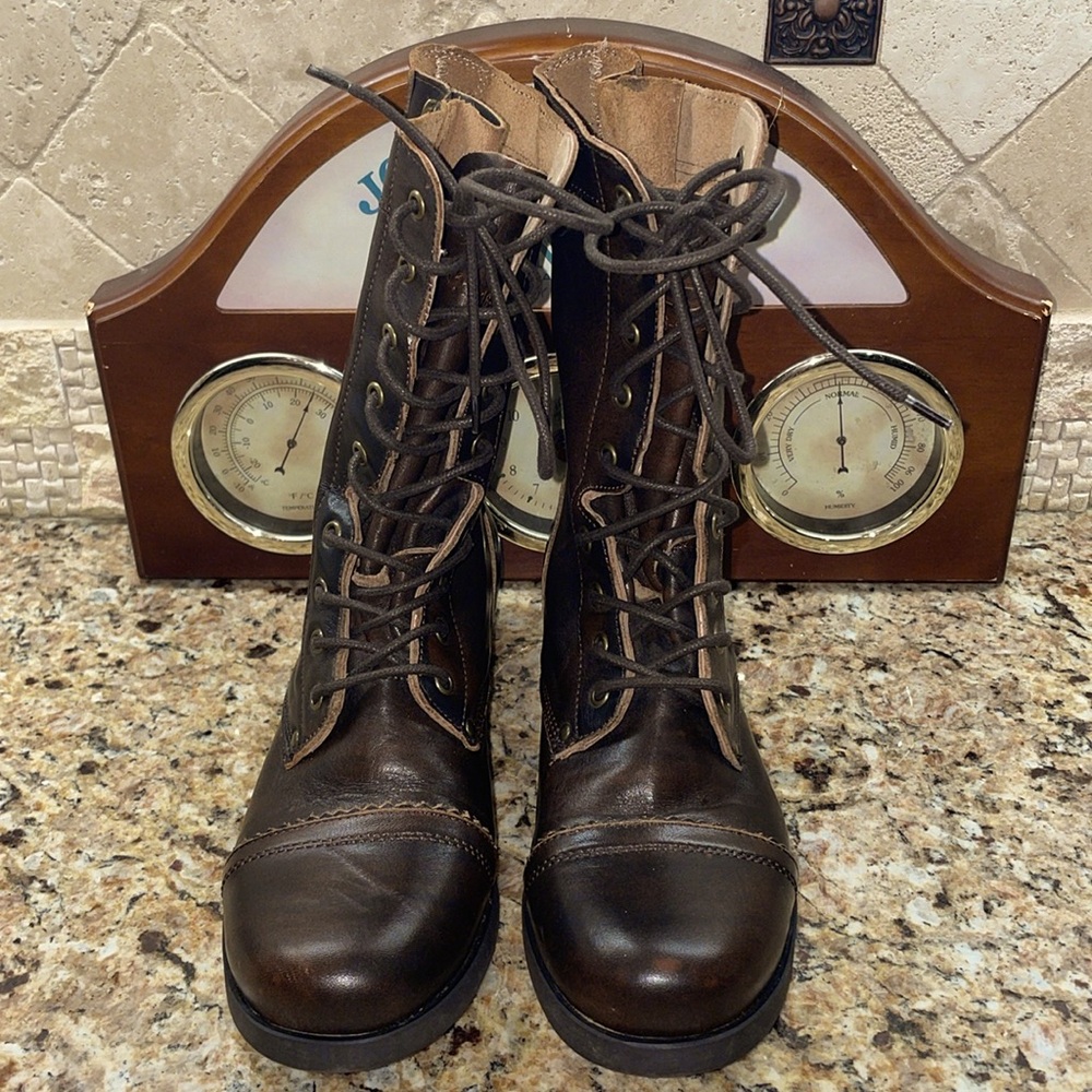 Aldo Lace Up All Leather Boots. SIZE: Between an 8.5 - 9.
